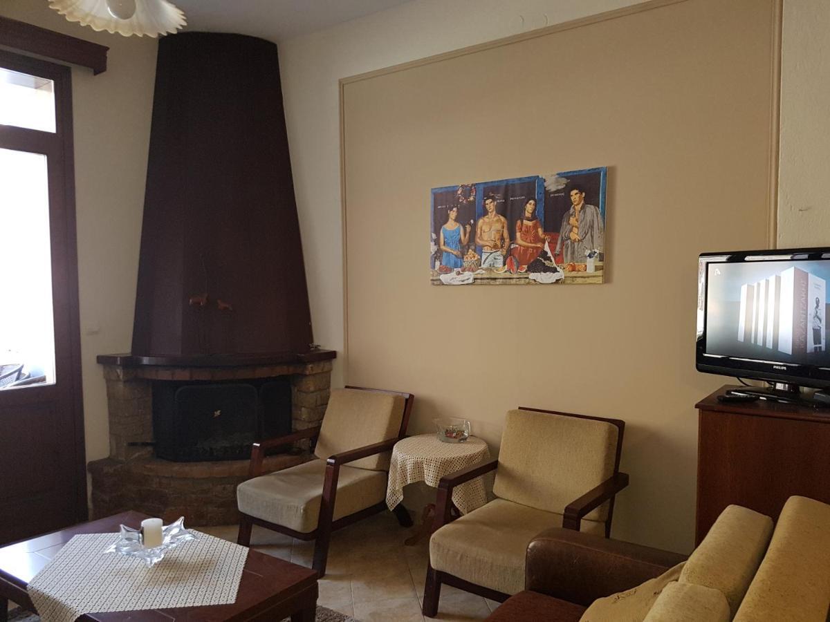 Appartement Xenonas Arxontiko à Káto Loutrákion Chambre photo